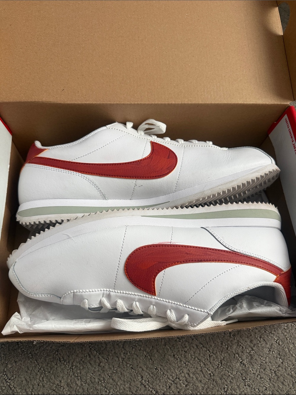 White Men’s Nike Sneakers with Red Swoosh
